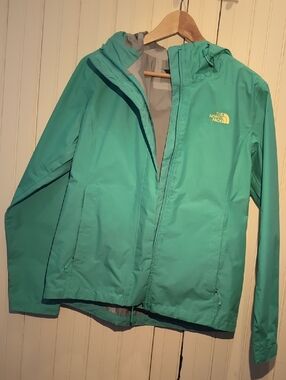 The North Face Women's Venture 2 Hooded Rain Jacket